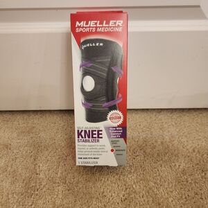 Mueller Adjustable Hinged Wraparound Knee Brace Green Line OSFM